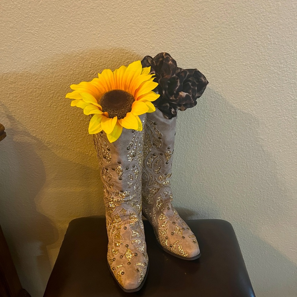 Custom Made 😱 Blingy, cowboy boots